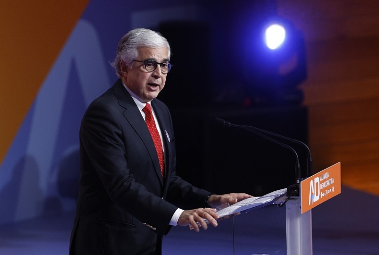 Assis e Aguiar-Branco passam à segunda volta na eleição para presidente do parlamento