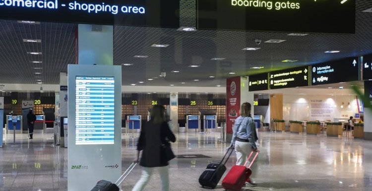 Estive mais exposta e mais em risco à covid-19 do que se estivesse num voo direto
