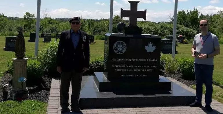 Monumento de homenagem aos militares portugueses e canadianos