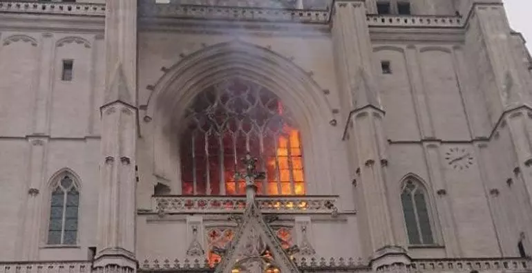 Incêndio na Catedral de Nantes