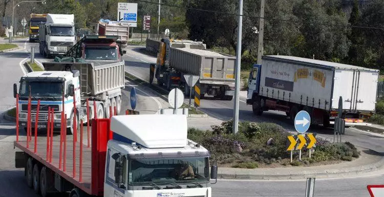 Todos os motoristas portugueses devem passar fronteira inglesa até final do dia