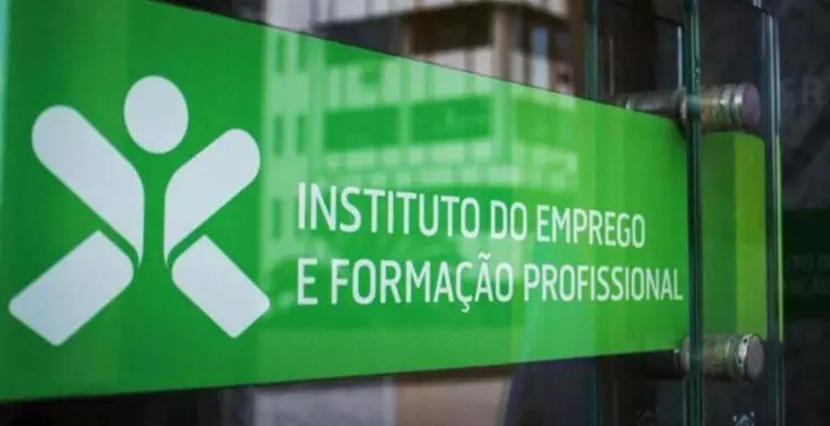 Prestações de desemprego sobe 40%