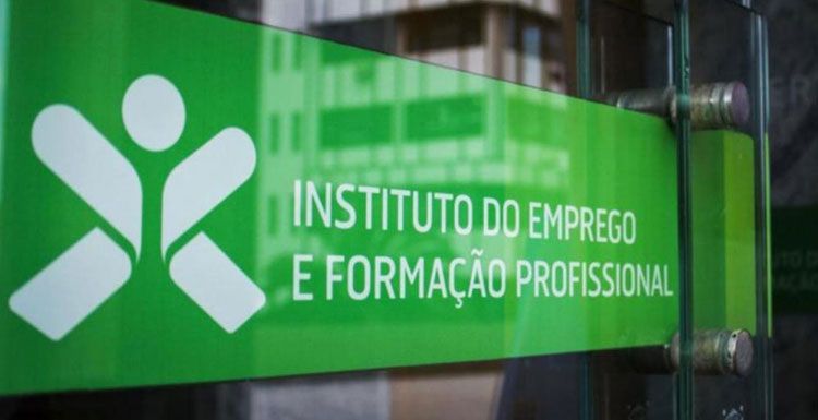Prestações de desemprego sobe 40%